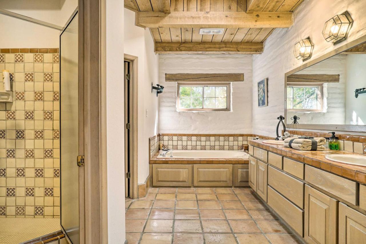 Las Cruces Home La Casa Blanca With Courtyard Exterior photo