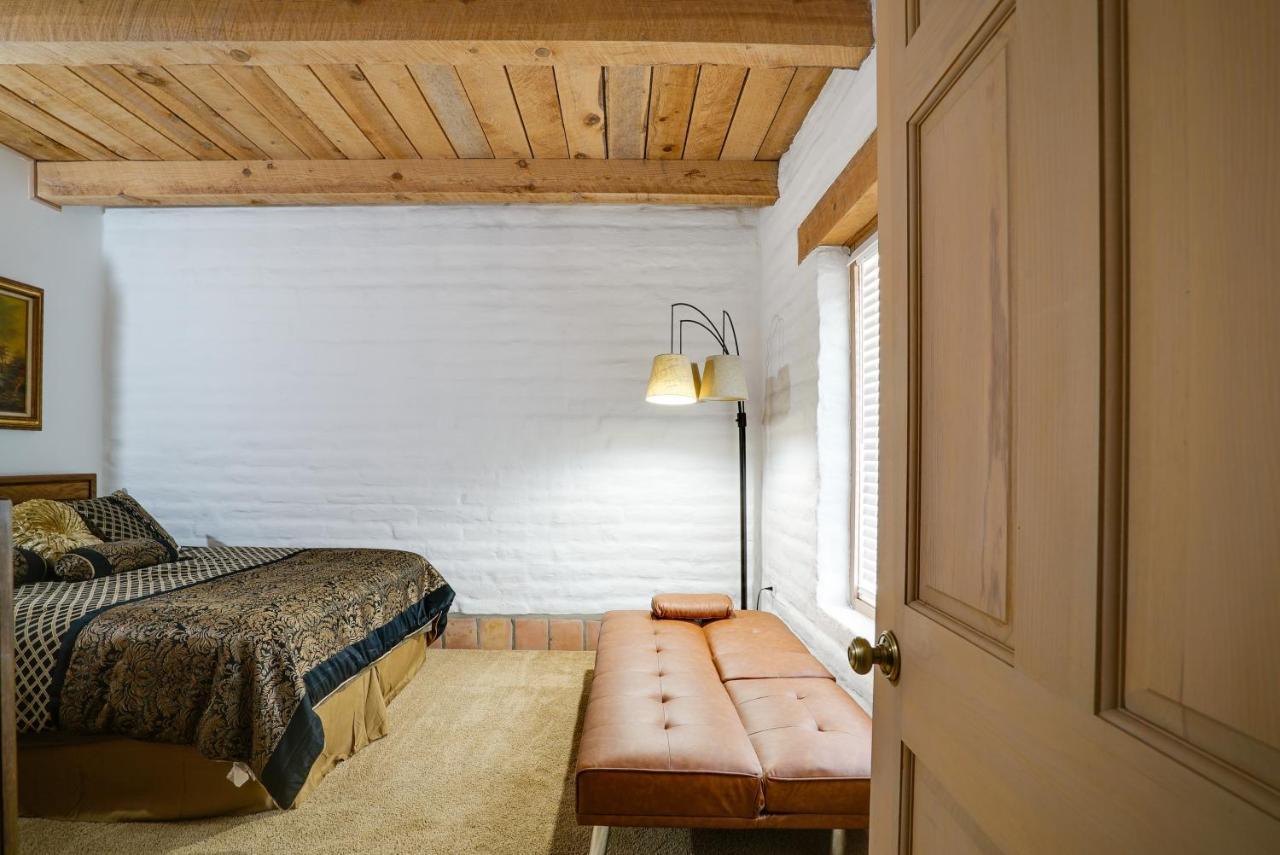 Las Cruces Home La Casa Blanca With Courtyard Exterior photo